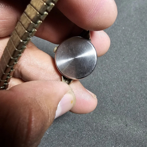 Pierre Vallee Ladies Quartz Fashion Watch WR Gold Tone Stretch Band Working show - Picture 8 of 10